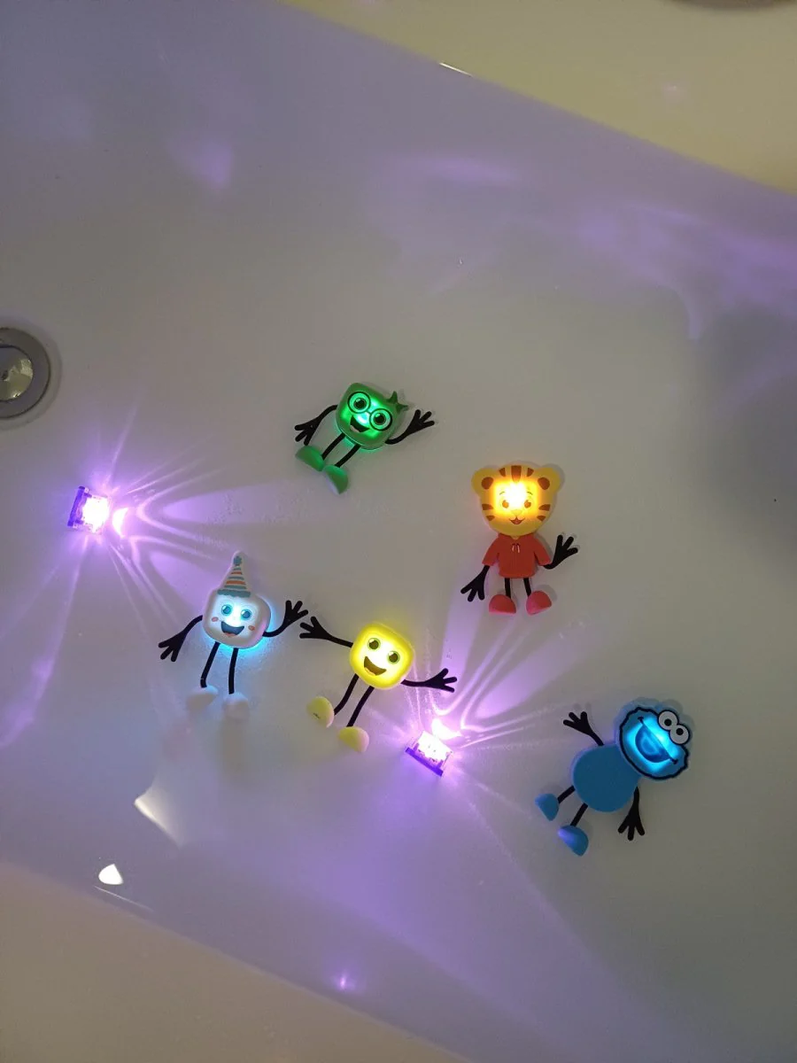 Glo Pals Badspeelgoed Sensorisch Light-Up Poppetje en Cubes Daniel Tiger - Image 14