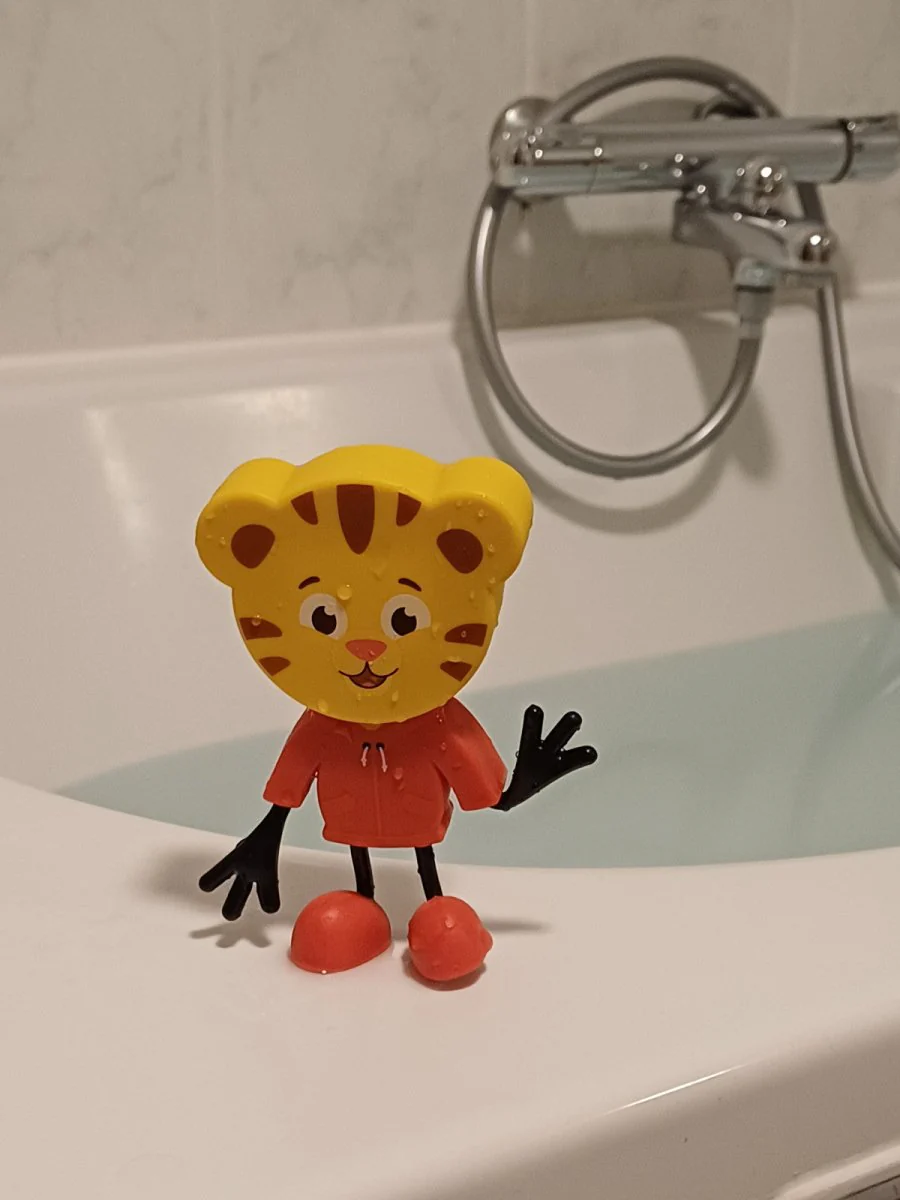 Glo Pals Badspeelgoed Sensorisch Light-Up Poppetje en Cubes Daniel Tiger - Image 6