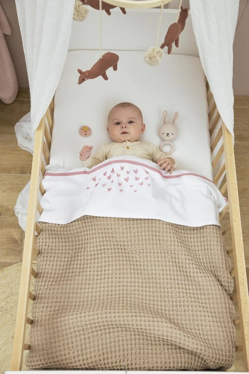 Meyco Baby Wafel Teddy Ledikant Deken Sand 100x150cm - Image 4