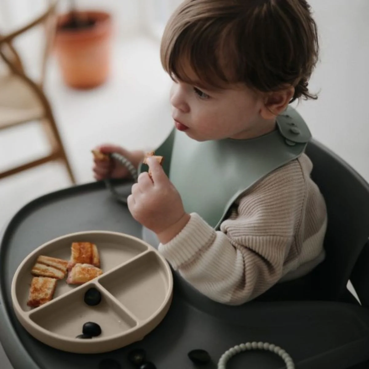 Mushie Babybord Shifting Sand Silicone - Image 4