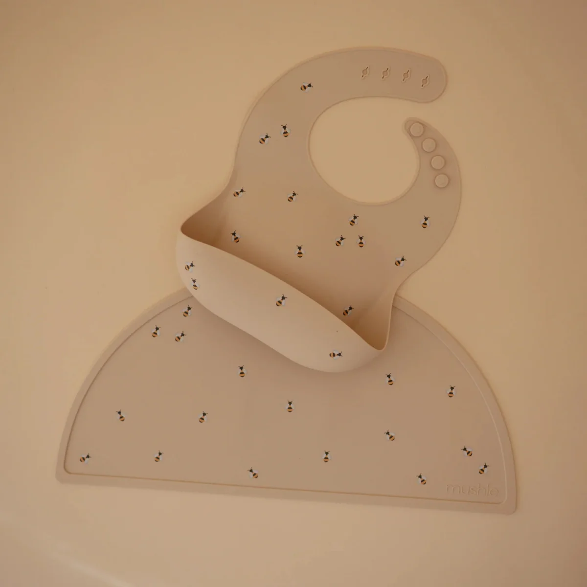 Mushie Placemat Bee - Image 3