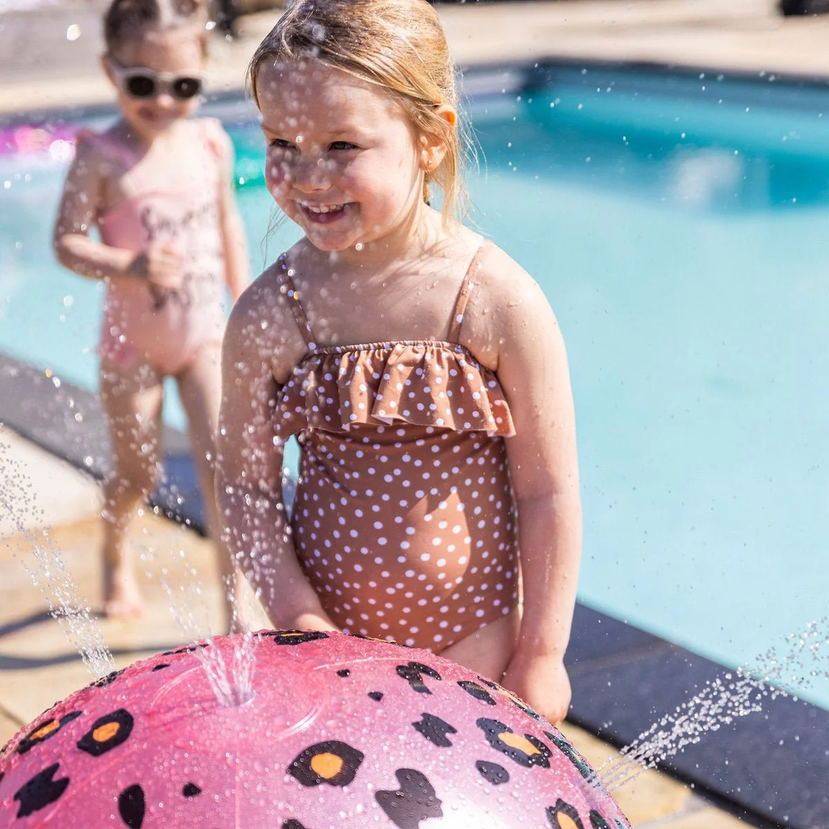 Swim Essentials Strandbal Met Sproeiers Panterprint 57Cm - Image 5